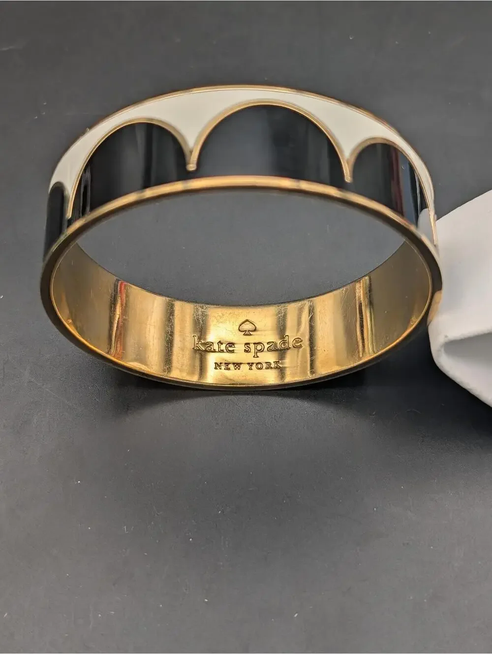Kate Spade Ahead Of The Curve Enamel Bangle Bracelet Black Cream Scallop Gold - Picture 3 of 9